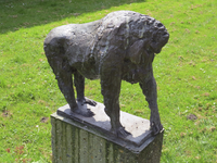 906435 Afbeelding van het bronzen beeldhouwwerk 'Mandril' van Ek van Zanten (1933) uit 1971, geplaatst bij de PC ...